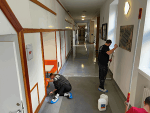 Padlófelújítás, padló, javítás, iskola, oktatás, fenntartható design, védelem